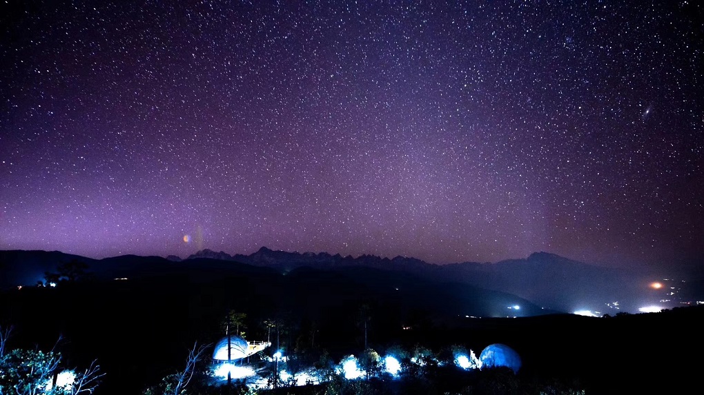 国内星空帐篷酒店堪比国外，躺着就能看星星(图1)